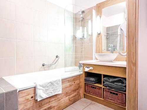 Large one-bedroom apartment, wheelchair adapted, Les Terrasses d'Eos photo 3