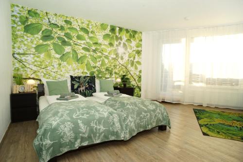 Ένα ή περισσότερα κρεβάτια σε δωμάτιο στο RELAX - APPARTEMENTS mit Pool und Sauna, Allgäu