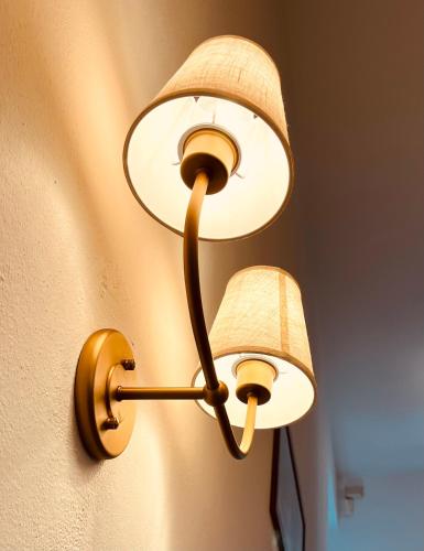 a light on a wall with two lamps on it at Dimora del Melograno in Grezzana