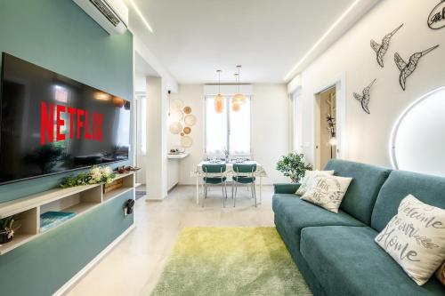 TV a/nebo společenská místnost v ubytování NEW Splash Lusso Con Piscine a 2 Passi Dal Mare