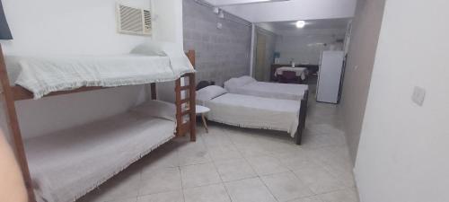 a room with two bunk beds and a table at Dulce Sol Hospedaje in Gualeguaychú