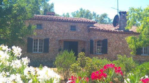 Luxurious villa with large heated pool in 2 acre private garden Ideally located for visiting Cannes Nice and St Tropez