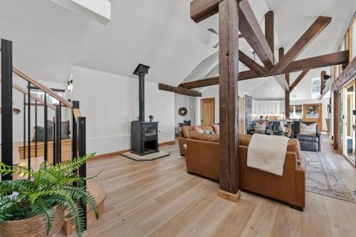 Ruang duduk di Pirate Cove Retreat - Main Home