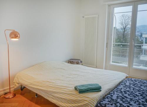 Postel nebo postele na pokoji v ubytování Enge Station - Private Room Alps