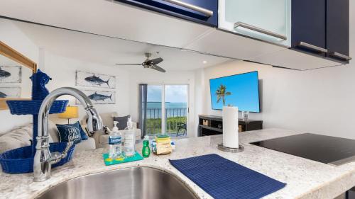 Dapur atau dapur kecil di Key Largo Captains Quarters Ocean Pointe 4405