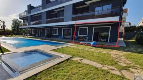 Πισίνα στο ή κοντά στο Mali Garden Residence