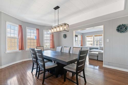a dining room with a table and chairs at Escape to Raleigh Ave 3 Steps from the Beach in Atlantic City