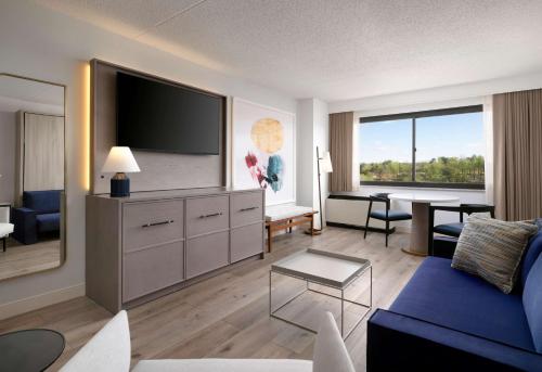 Χώρος καθιστικού στο Sonesta White Plains Downtown