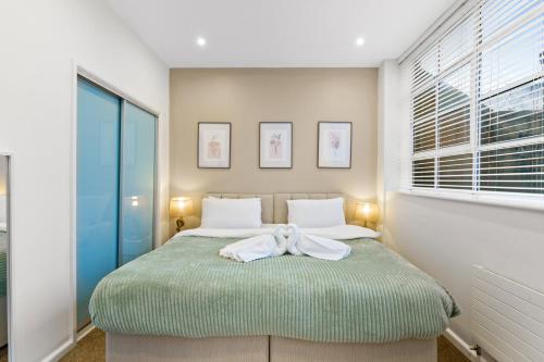 Postel nebo postele na pokoji v ubytování Luxury 2 Bed & 2 Bath, Near Beach & City Centre