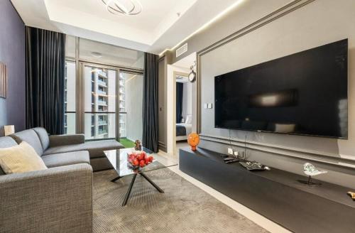 Luxury 2BR above the clouds on38