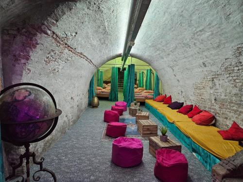 a room with long beds with colorful pillows at Overnachten aan de Werf in Utrecht