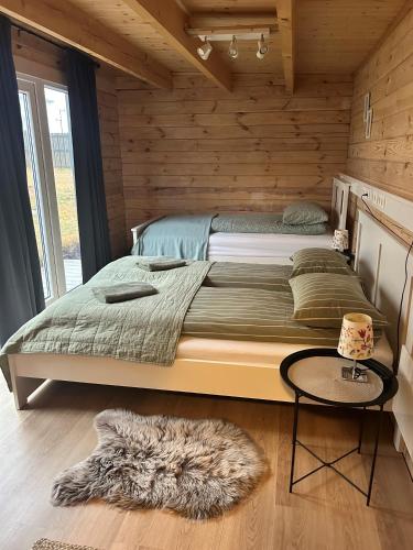 Postel nebo postele na pokoji v ubytování The Little Guesthouse Downtown - Keflavik Airport