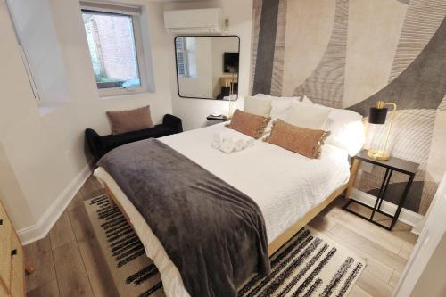 Postel nebo postele na pokoji v ubytování Kilbourne Cottage in Mount Pleasant