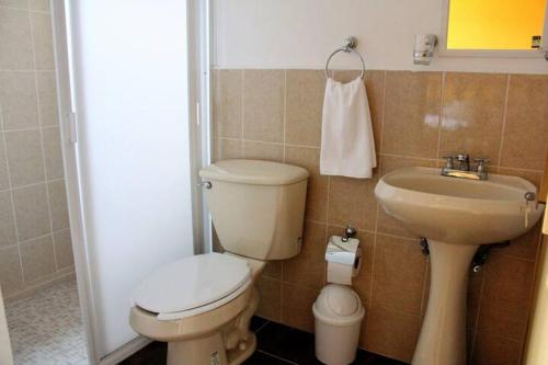 a bathroom with a toilet and a sink at CORAZÓN DE TEPOZ in Tepoztlán