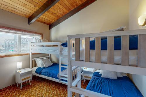 a bunk room with two bunk beds and a window at Rockaway Beach Cozy Cabin in Rockaway Beach