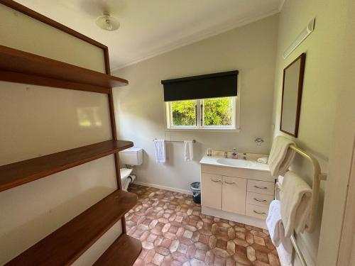 Postel nebo postele na pokoji v ubytování Kowhai Cottage