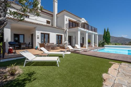 Luxury Modern 5BR Villa - Infinity pool & Panoramic sea views