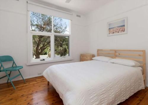 En eller flere senge i et værelse på Beach House by the Bay