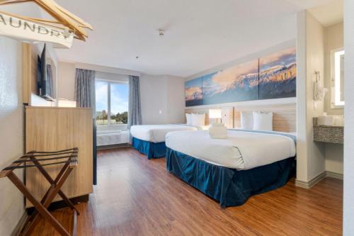 Letto o letti in una camera di Days Inn by Wyndham Thornton