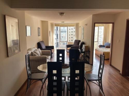 a living room with a table and chairs at Cerca de la Embajada de EEUU in La Paz