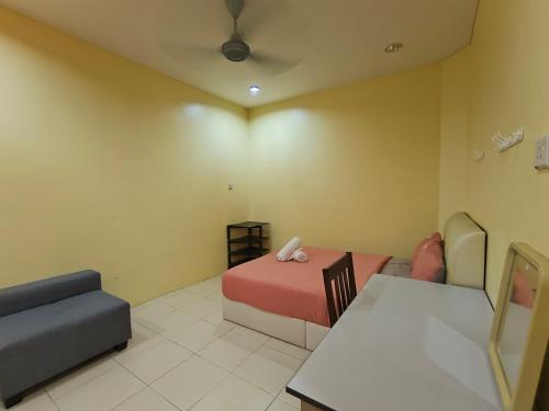 Ένα ή περισσότερα κρεβάτια σε δωμάτιο στο Natol Homestay - Moyan Batu Kawa