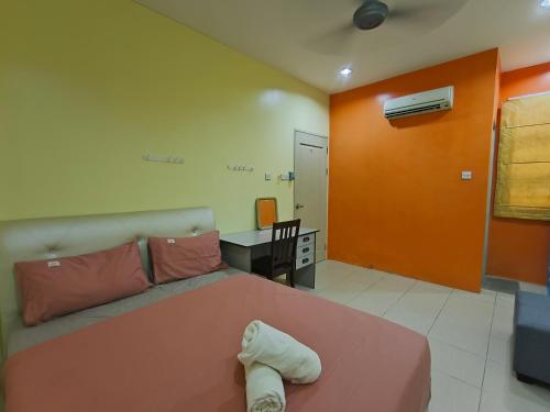 Ένα ή περισσότερα κρεβάτια σε δωμάτιο στο Natol Homestay - Moyan Batu Kawa