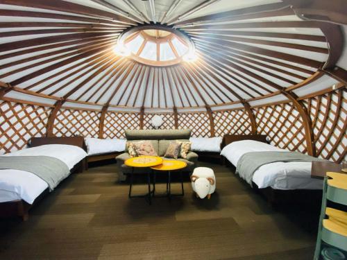 Postel nebo postele na pokoji v ubytování Tsukuba Mountain Ger Glamping