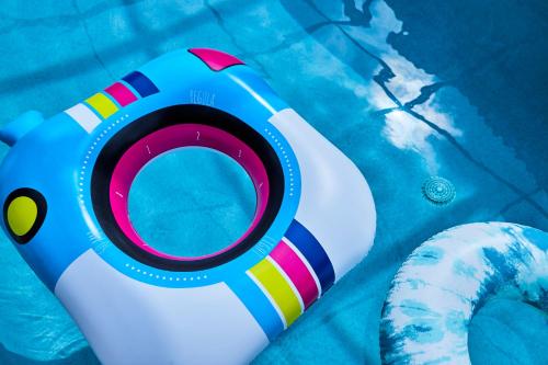 Πισίνα στο ή κοντά στο Spacious 6BR Villa with King Beds, Pool & Spa