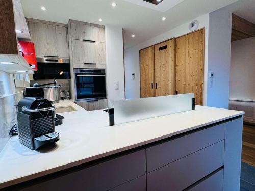 Appartement moderne 4 pièces, proche des remontées, parking inclus
