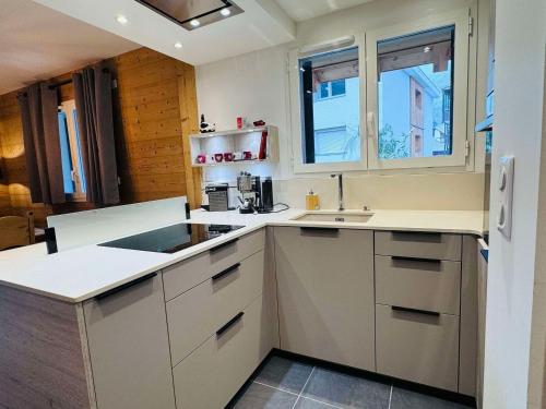 Appartement moderne 4 pièces, proche des remontées, parking inclus