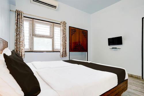 Ένα ή περισσότερα κρεβάτια σε δωμάτιο στο Hotel O Padampura Near Railway Station