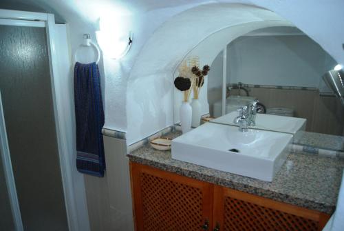 Bathroom sa Cuevas de María