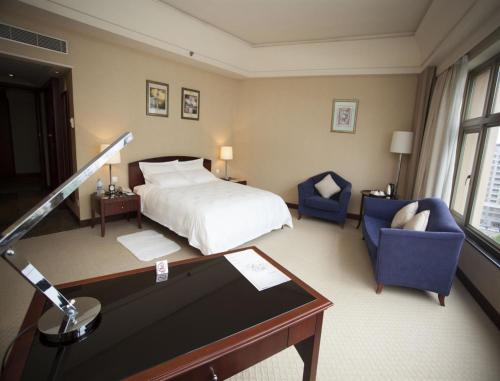 Katil atau katil-katil dalam bilik di Parklane Hotel Changan
