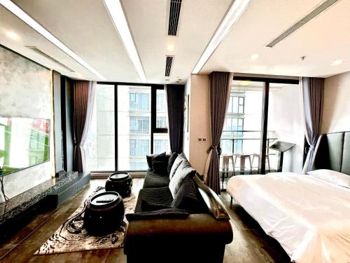 Postel nebo postele na pokoji v ubytování Top Luxury Apt In Vinhomes Metropolis