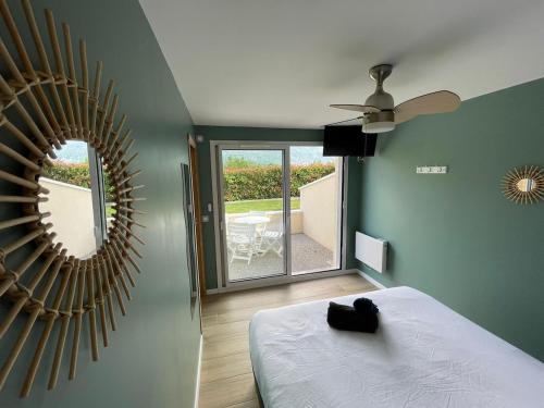 Postel nebo postele na pokoji v ubytování Neuf, indépendant avec terrasse et vue montagnes !