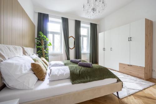 Central elegant Heritage Apartment with modern comfort