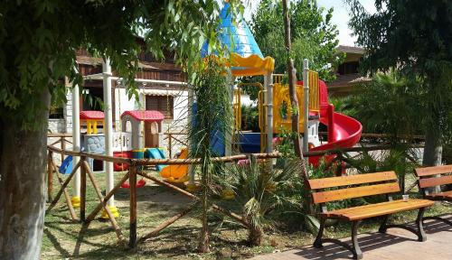Zona de juegos infantil en Green Park Residence