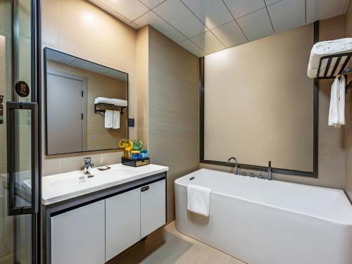 Ein Badezimmer in der Unterkunft 厦门探索酒店 Discovery Hotel Xia Men