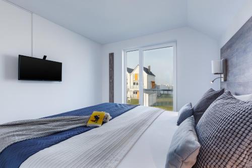 a bedroom with a bed with a television on it at Fewo Kapitän James Cook Olpenitz in Kappeln