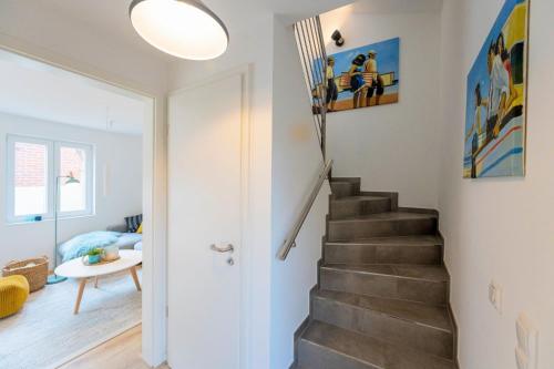 a staircase in a living room with a stair case at Lykke Lys in Heiligenhafen