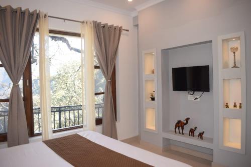 Μια τηλεόραση ή/και κέντρο ψυχαγωγίας στο Sarins State Side 'Mistville'