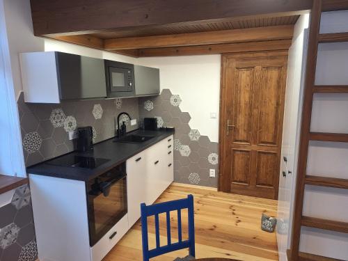 Kuchyň nebo kuchyňský kout v ubytování Apartmán Ostrůvek