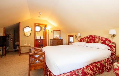 a bedroom with a large white bed in a room at Sandaway Suites & Beach in Oxford