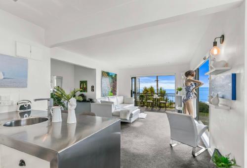 Μια τηλεόραση ή/και κέντρο ψυχαγωγίας στο Spectacular Ocean View Retreat