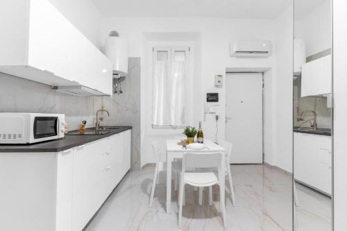 ARQ16 - Duomo-Loreto - Central - Modern