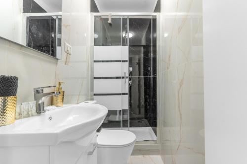 ARQ16 - Duomo-Loreto - Central - Modern