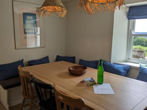 Χώρος καθιστικού στο Unwind at Hilltop Farm Cottage with Valley Views