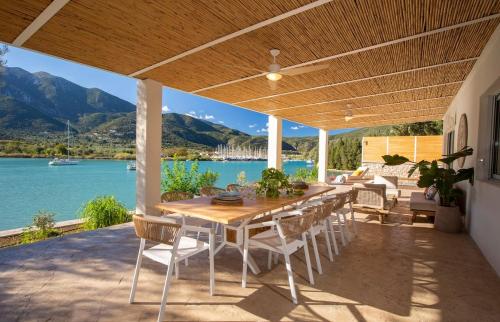 Gallery image of Villa Unalome Seafront Luxury in Yenion