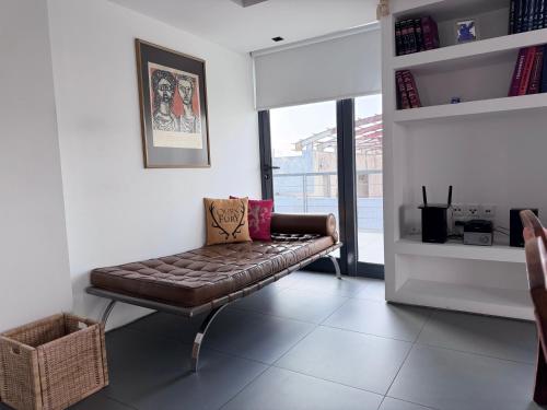 Ένα ή περισσότερα κρεβάτια σε δωμάτιο στο Kerameikos Spacious Loft