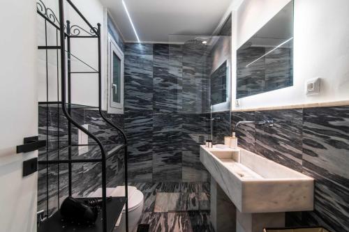 Stylish 1BR in Kolonaki l Dedicated Workspace